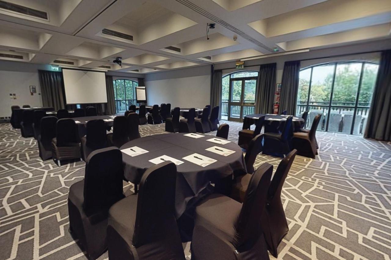 Village Hotel Nottingham Beeston  Bagian luar foto