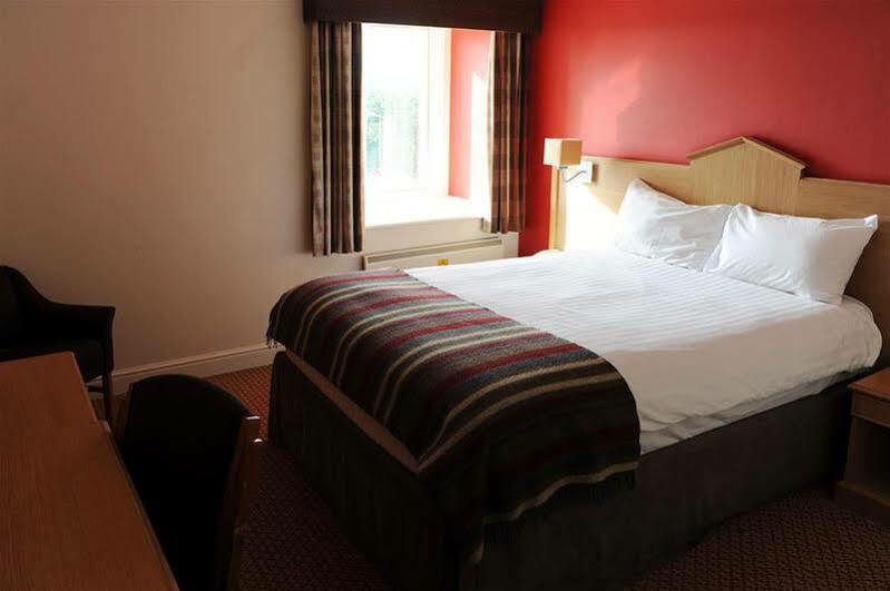 Village Hotel Nottingham Beeston  Bagian luar foto